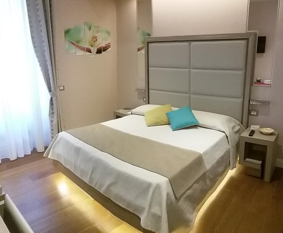 Отель Domus Clara Рим Экстерьер фото